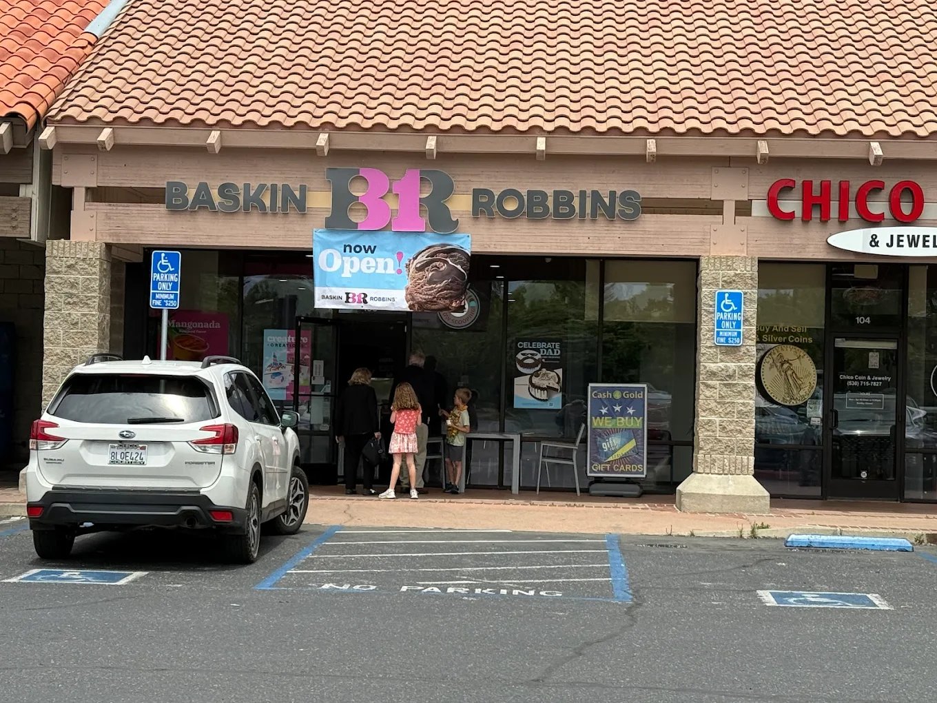 Baskin-Robbins Chico storefront sign