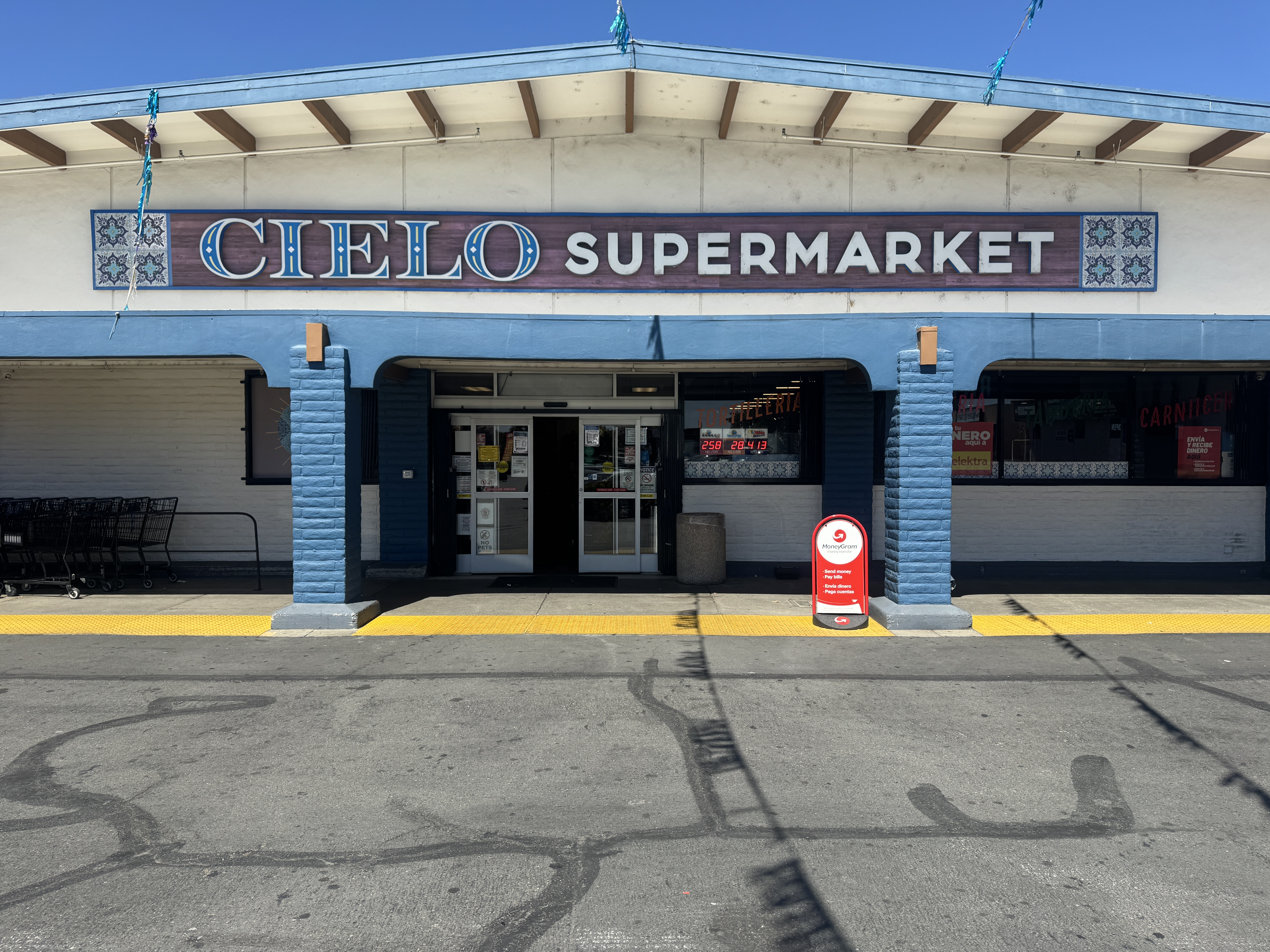 Cielo Supermarket exterior storefront sign