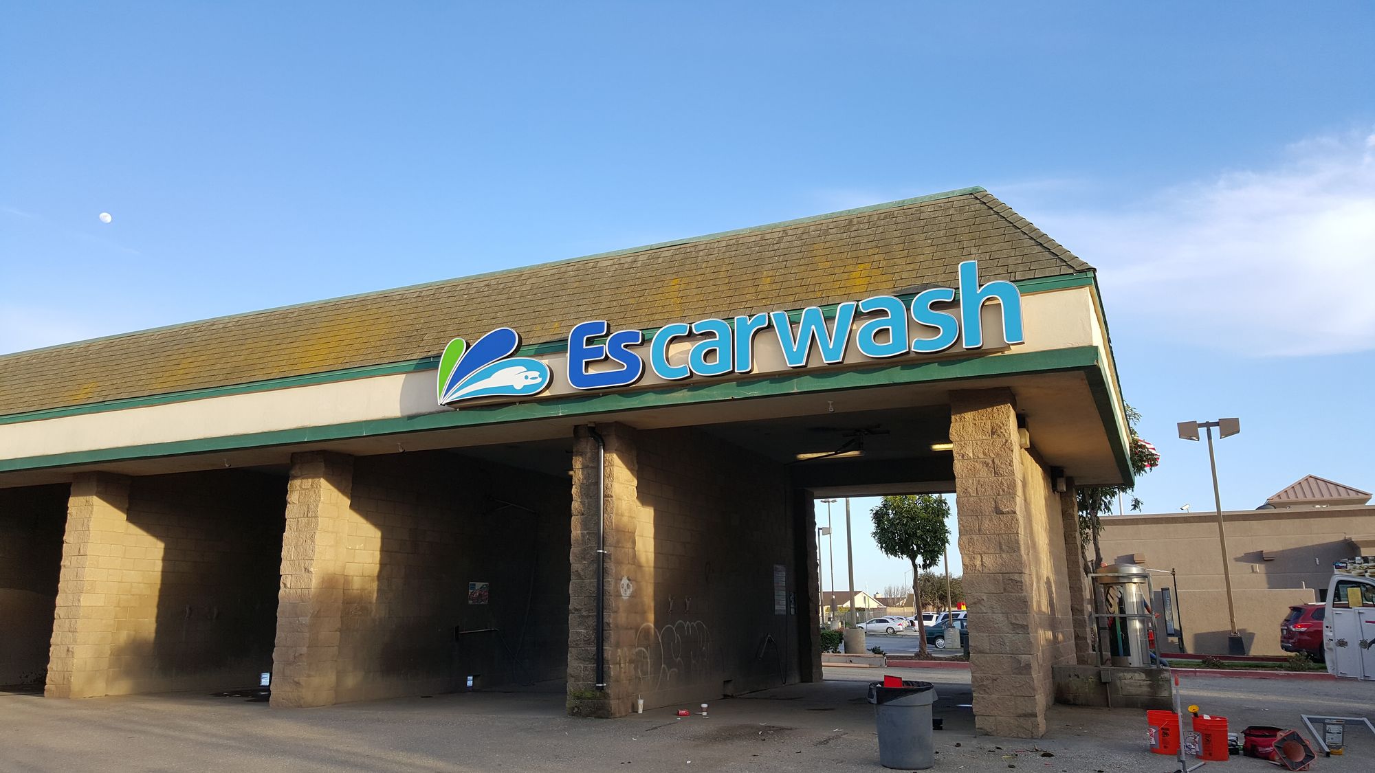 Channel letter signage for ES Carwash in Salinas